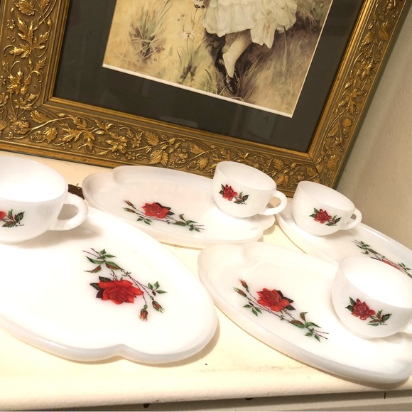 7568 Mid Century VTG 50's Federal Glass Milkglass Red Rose Snack Plates & Cups - Picture 16 of 16